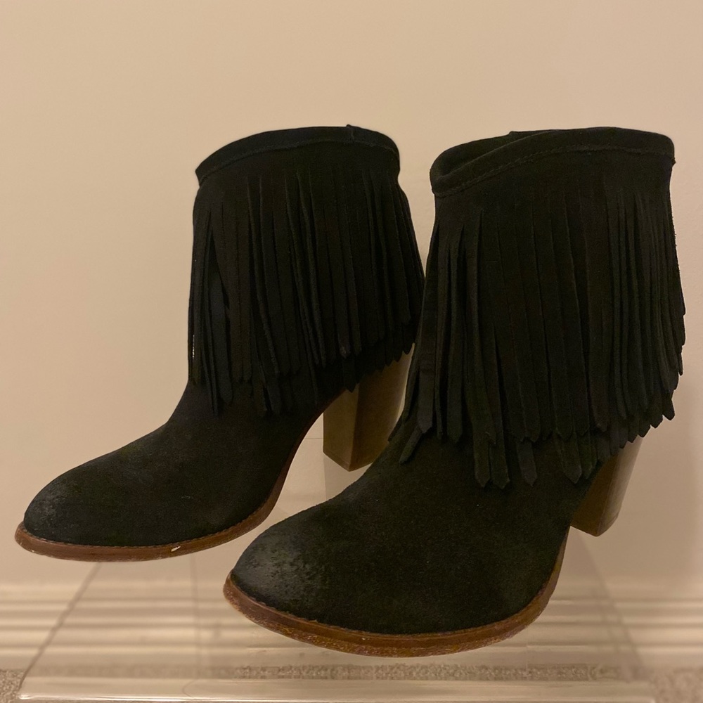 Frye ankle boots black suede with fringes 8.5